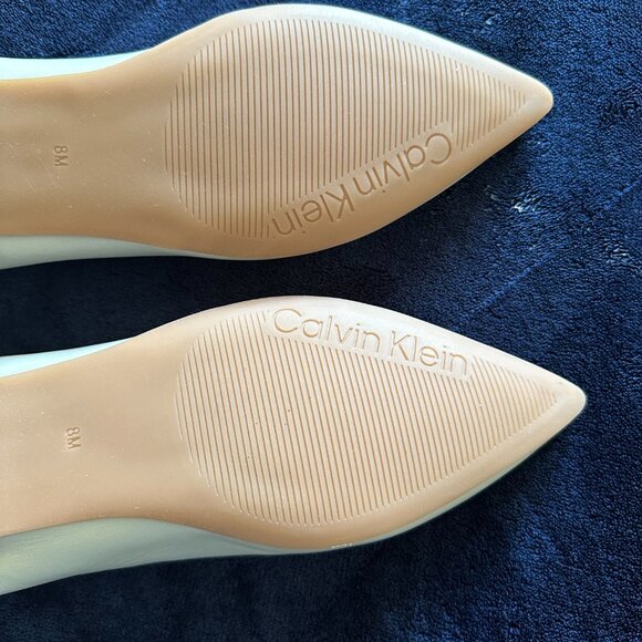 Calvin Klein pointy light gray leather flats - Picture 3 of 3